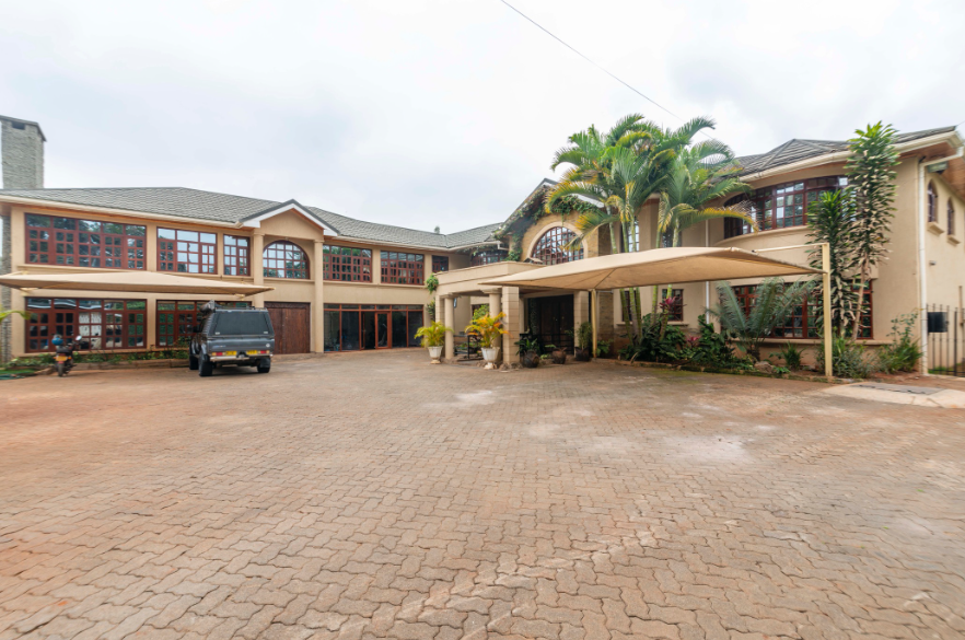 9bdrm Mansion in Ridgeways Gardens - Image 4
